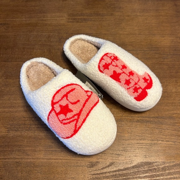 Cowgirl Western Boot and Hat Rodeo Sherpa Pink and White Slippers 8/8.5 NWT - Picture 2 of 6